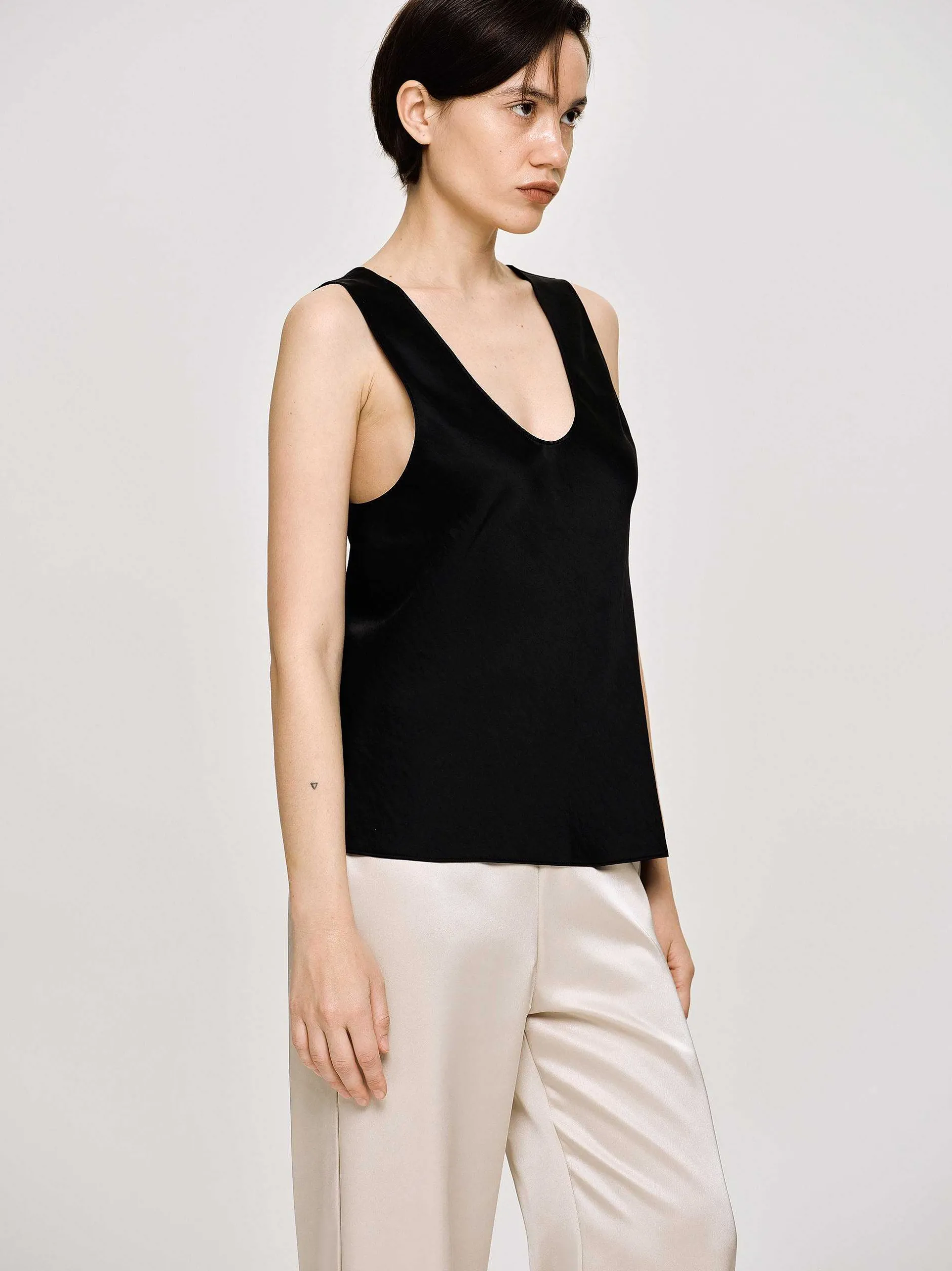 Frauen Source Unknown Zubehör<Armelloses Satin-Top, Schwarz