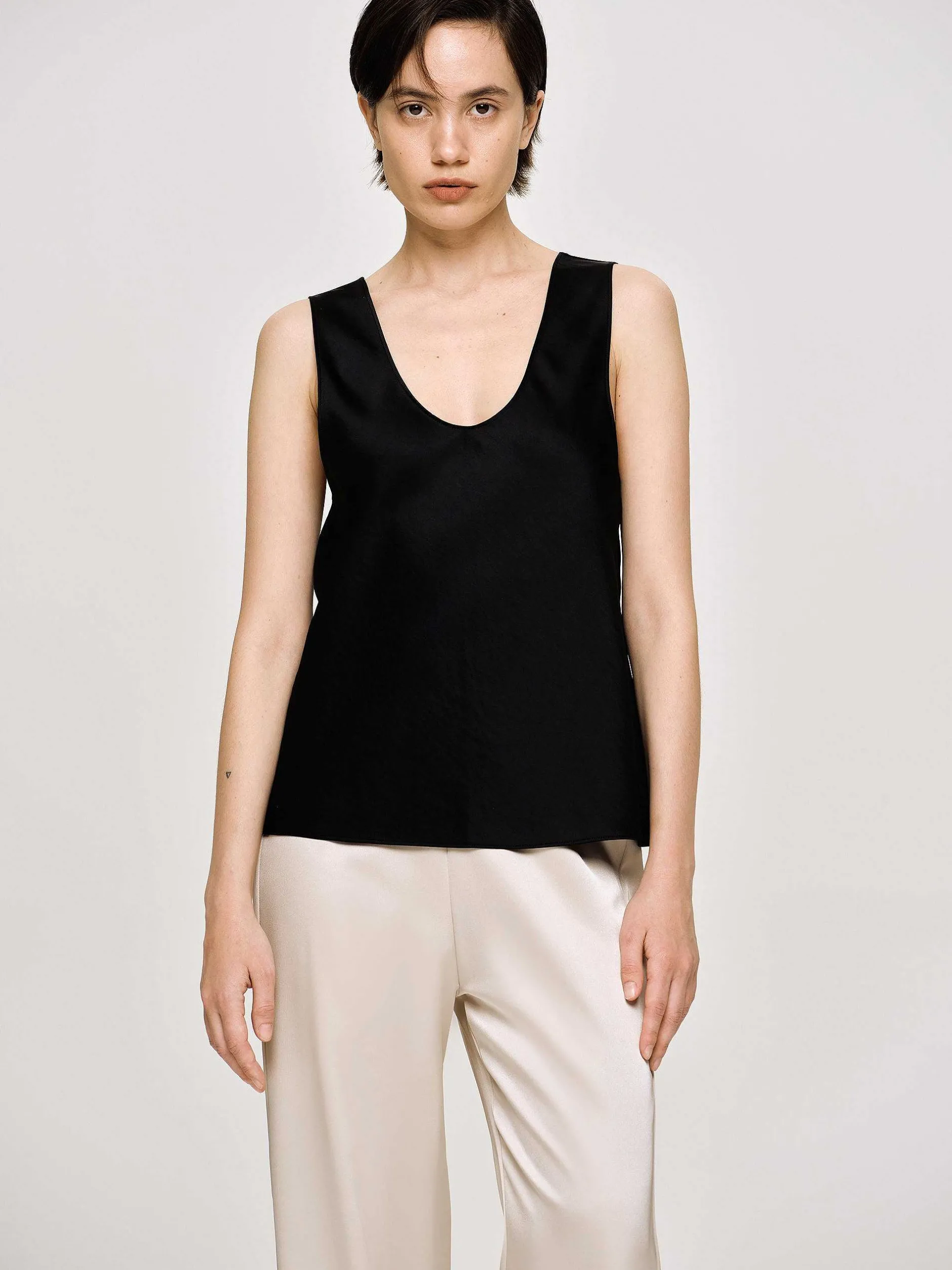 Frauen Source Unknown Zubehör<Armelloses Satin-Top, Schwarz
