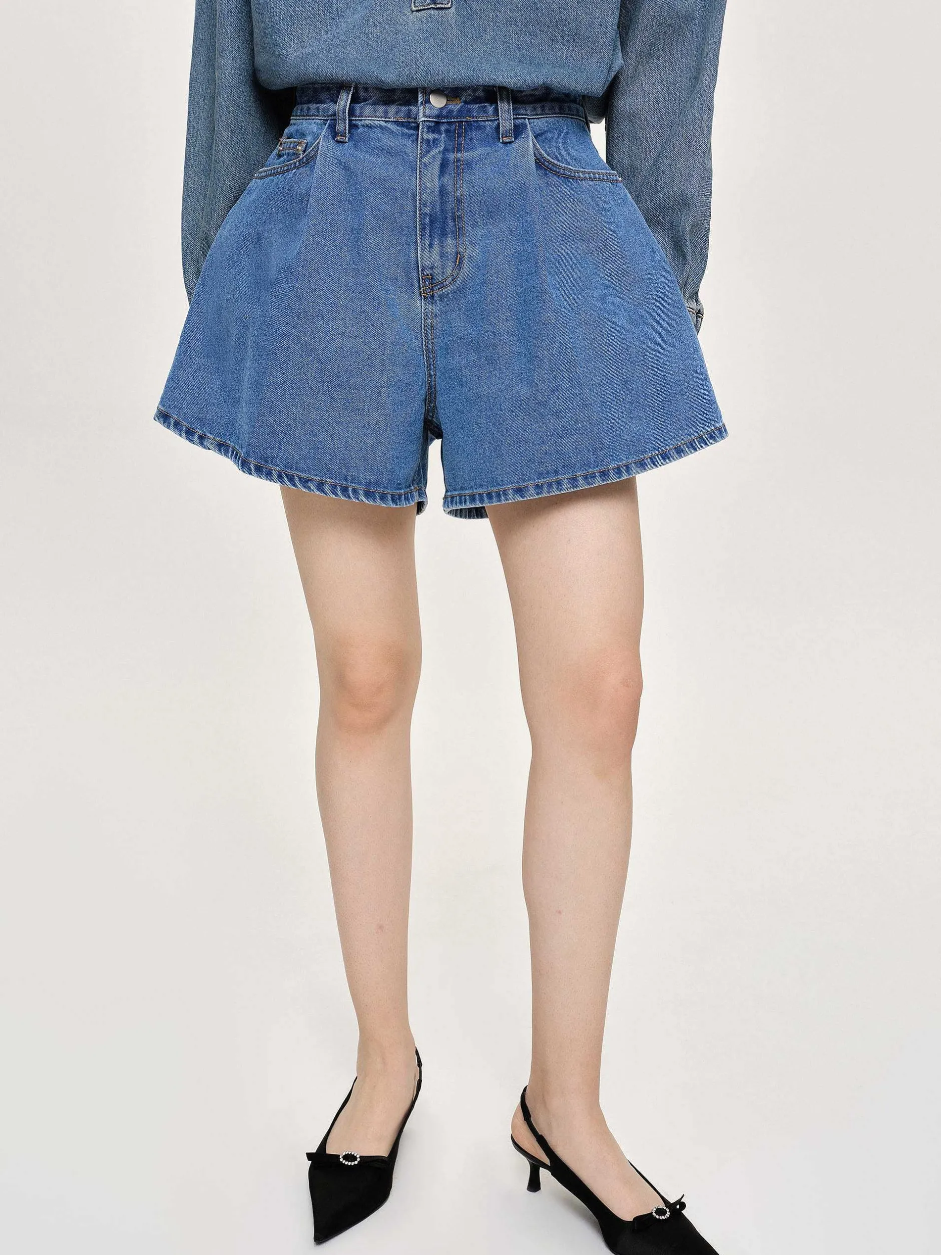 Frauen Source Unknown Kleidung<Ausgestellte Jeansshorts, Mittelblau
