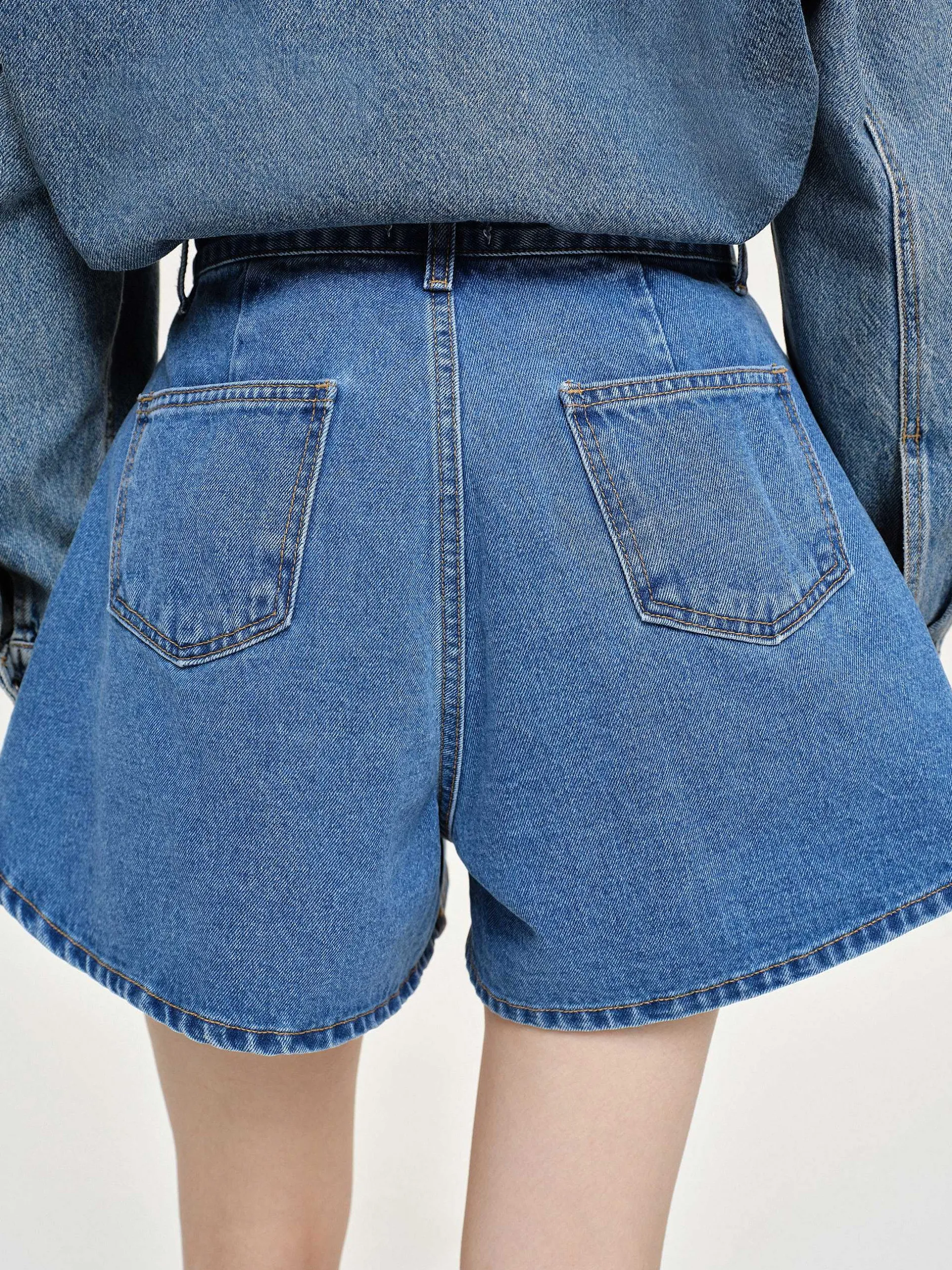 Frauen Source Unknown Kleidung<Ausgestellte Jeansshorts, Mittelblau