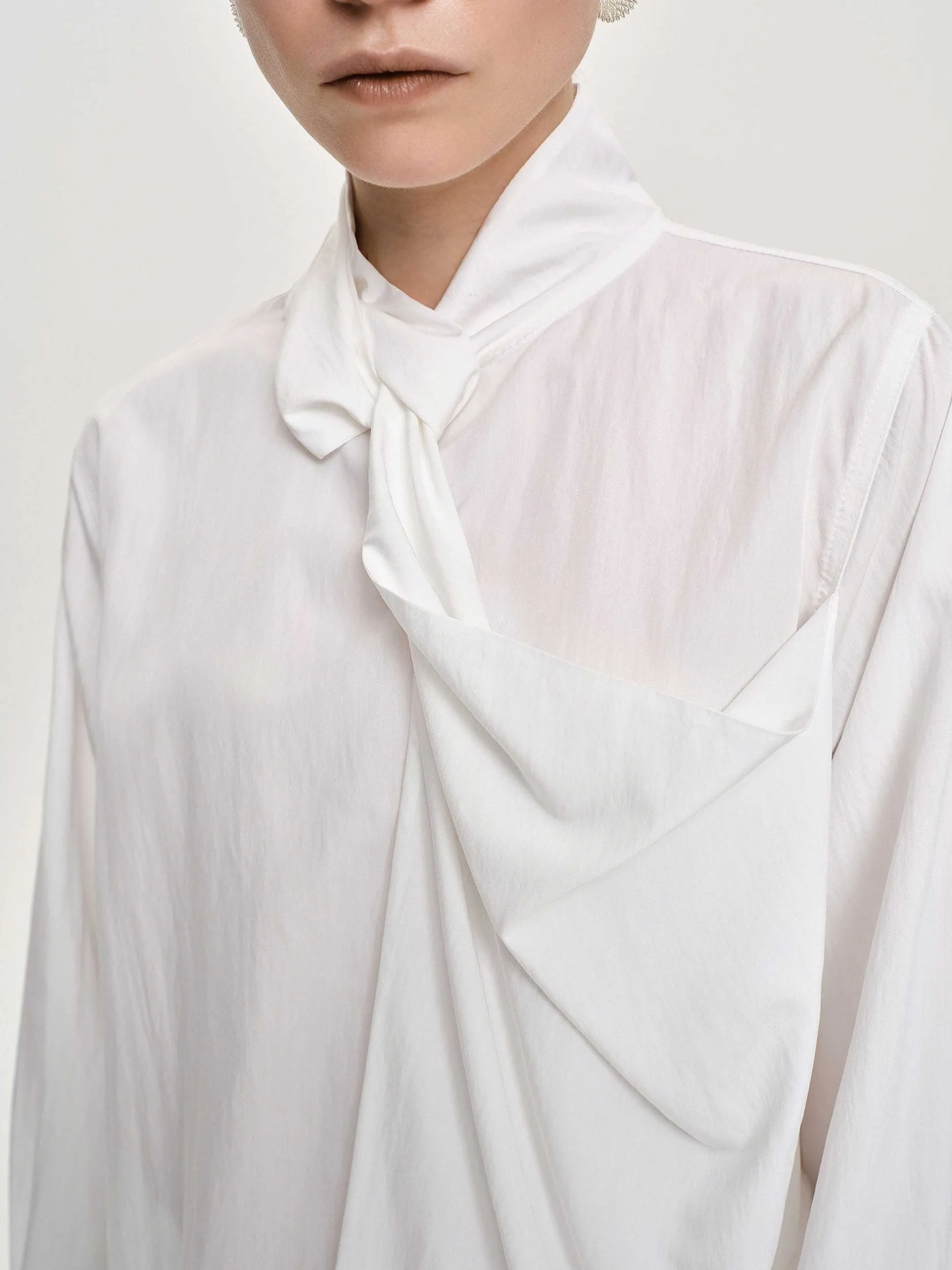 Frauen Source Unknown Oberteile<Bluse Mit Verdrehtem Schal Aus Netzstoff, Weis