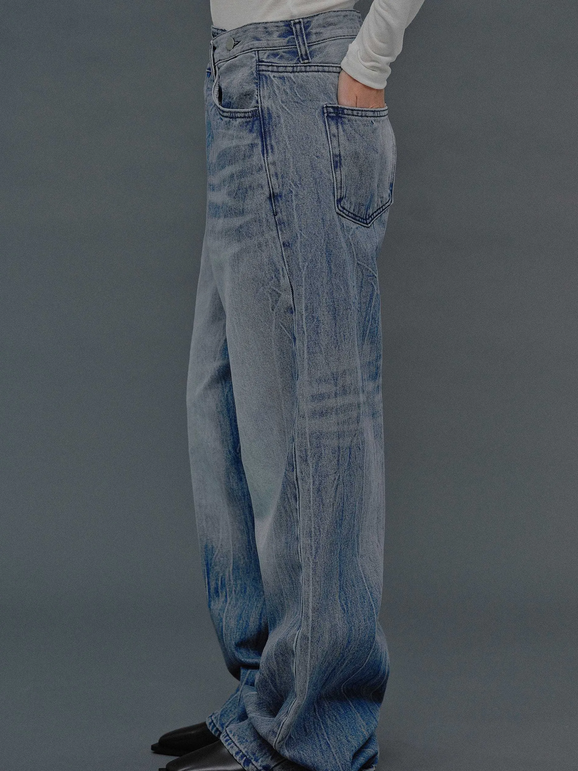 Frauen Source Unknown Denim<Dekonstruierte Crossover-Jeans, Mittelblau