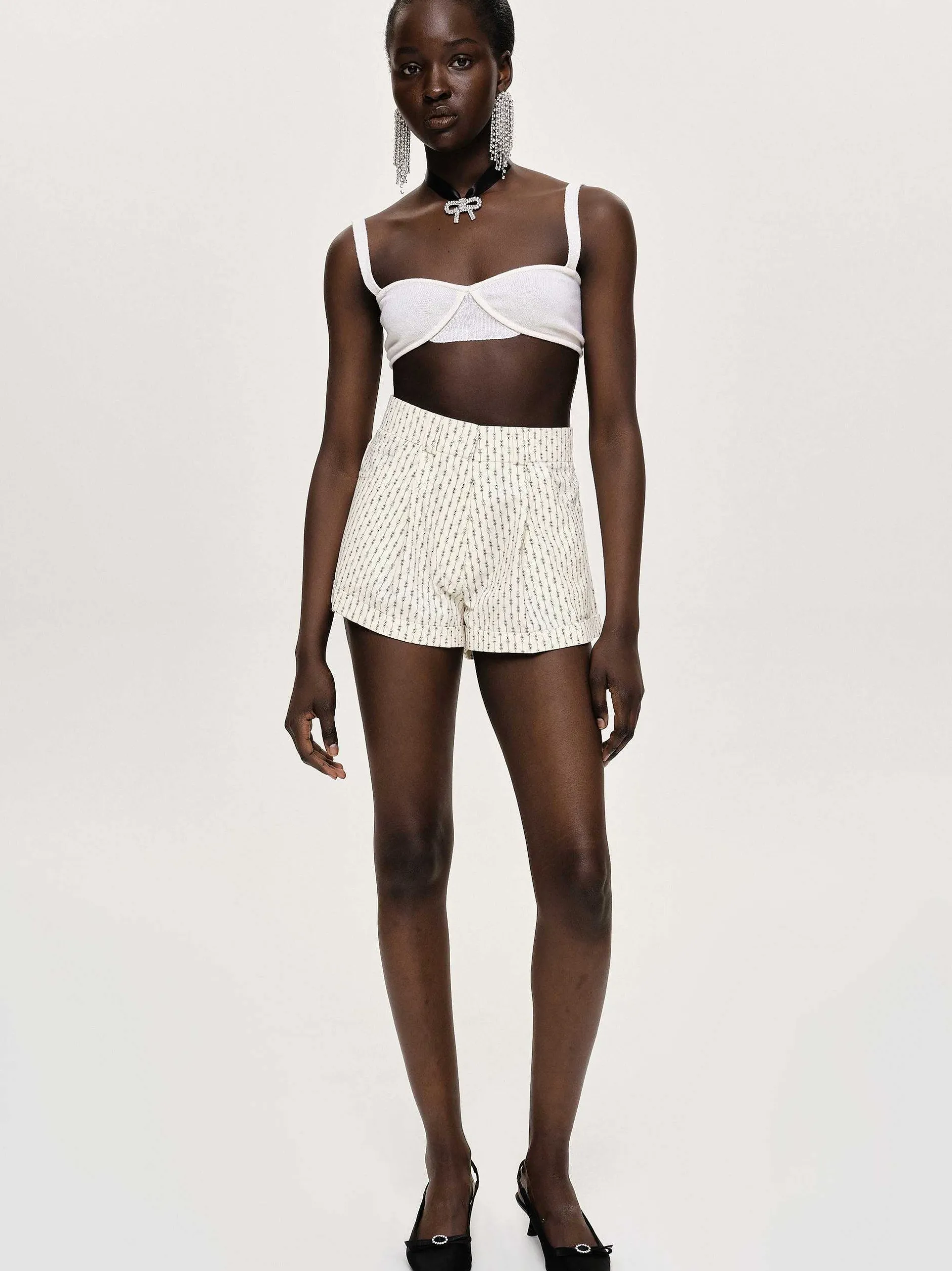 Frauen Source Unknown Kleidung<Geblumte Mikroshorts, Elfenbein