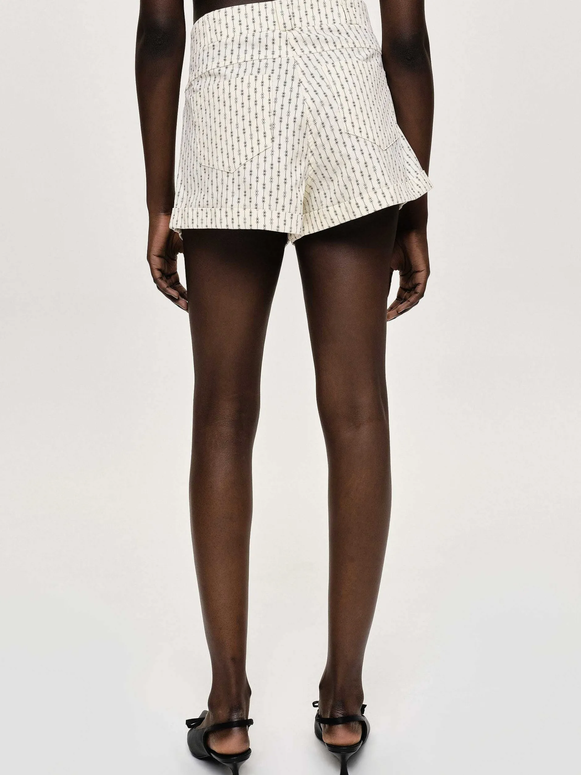 Frauen Source Unknown Kleidung<Geblumte Mikroshorts, Elfenbein