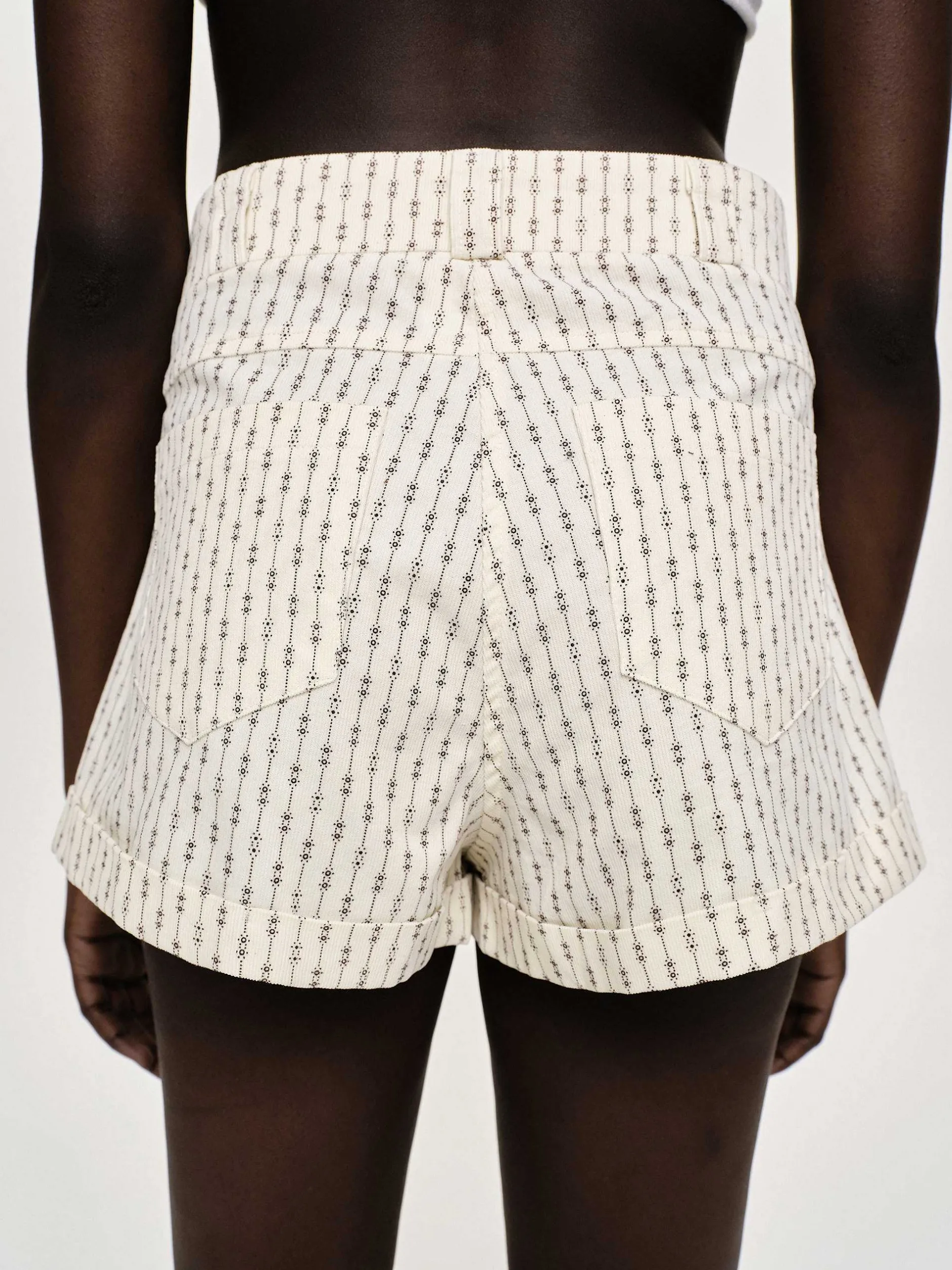Frauen Source Unknown Kleidung<Geblumte Mikroshorts, Elfenbein