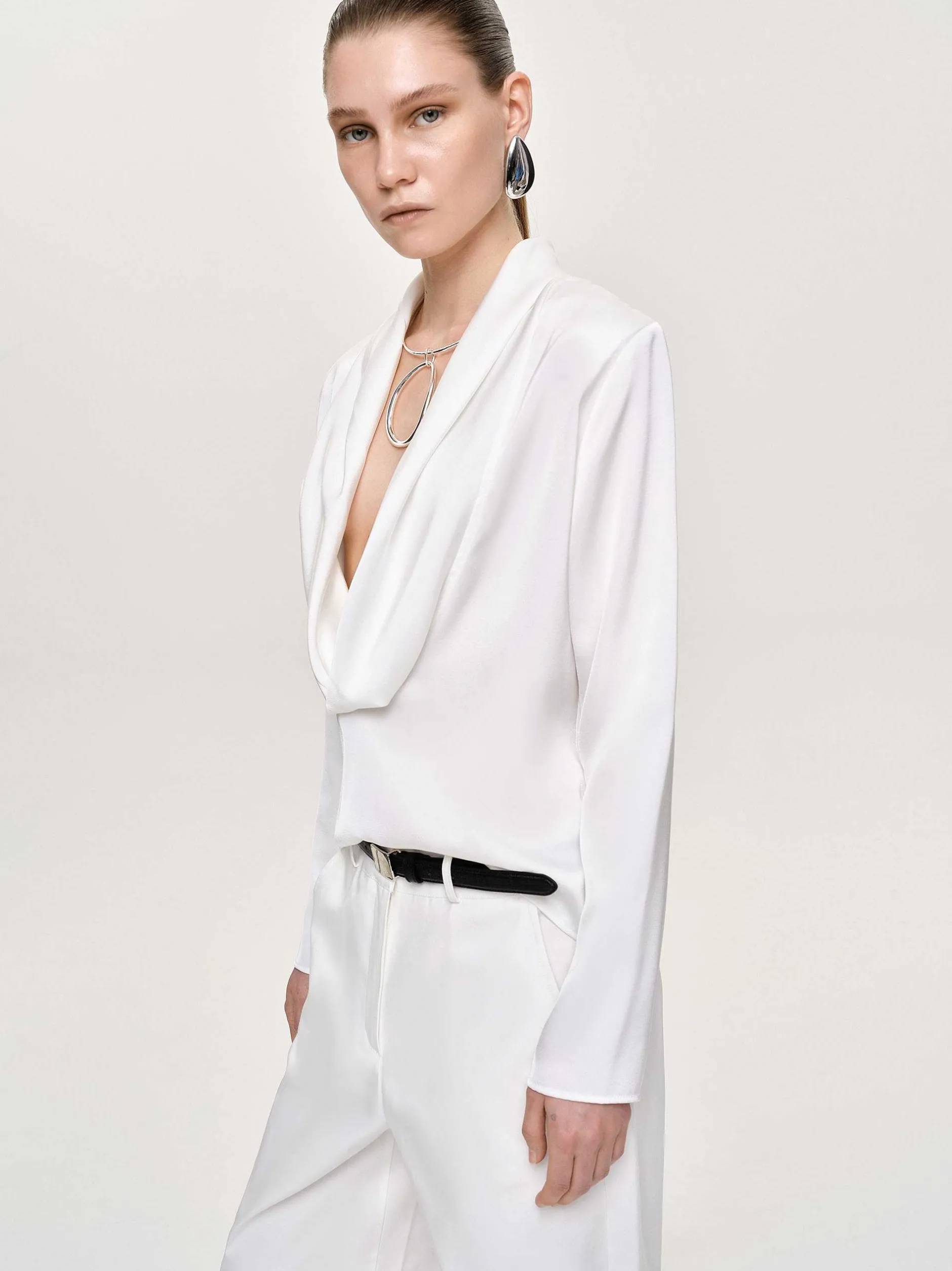 Frauen Source Unknown Oberteile<Leiva Bluse Mit Wasserfallausschnitt, Weis