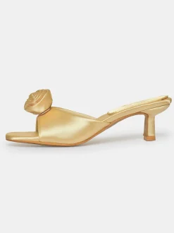 Frauen Source Unknown Schuhe & Taschen<Satin-Pantoletten Mit Rosenapplikation, Buttermilch