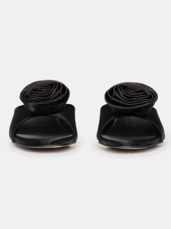 Frauen Source Unknown Schuhe & Taschen<Satin-Pantoletten Mit Rosenapplikation, Schwarz