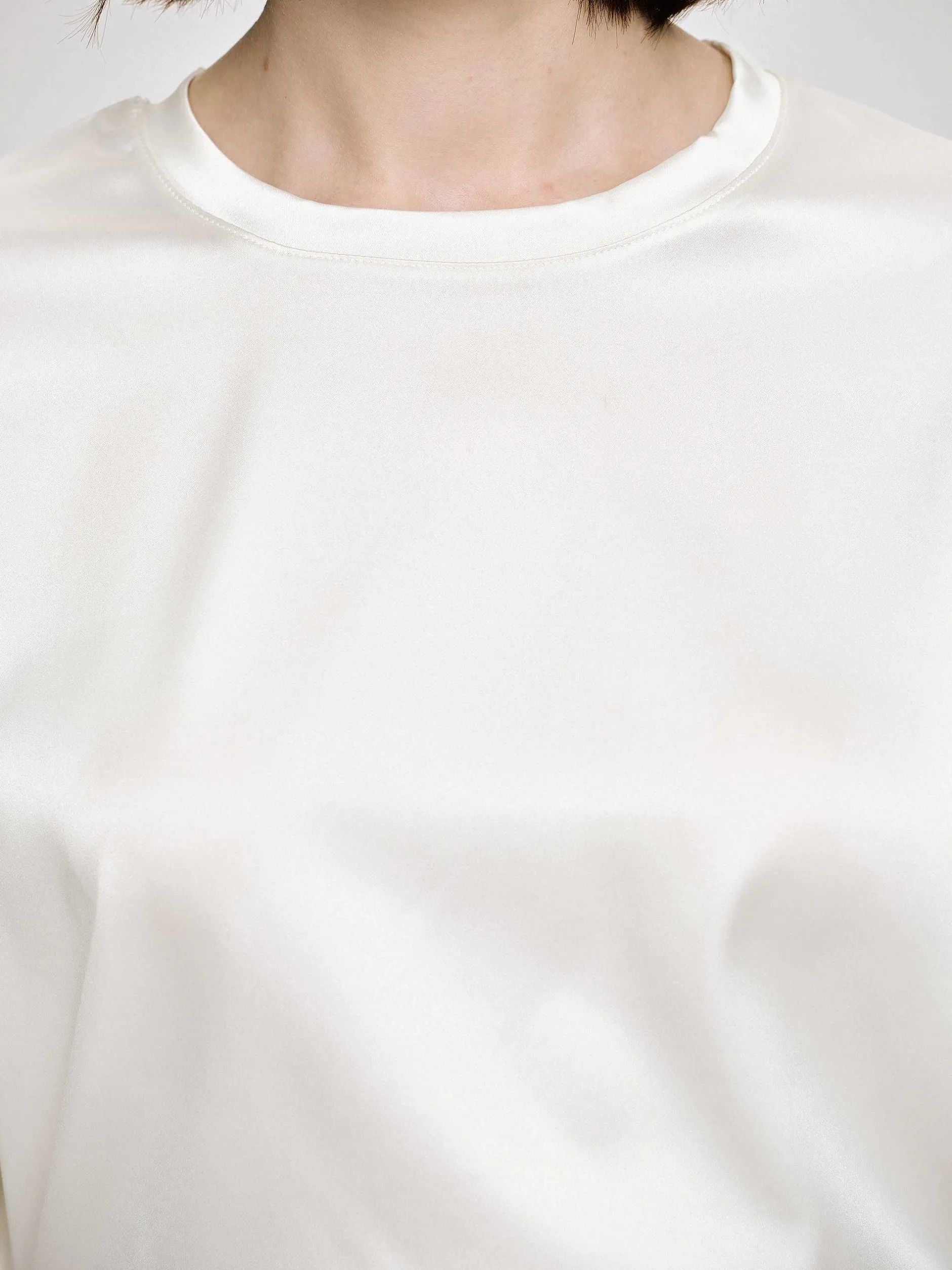 Frauen Source Unknown Zubehör<T-Shirt Aus Seidigem Satin, Weis