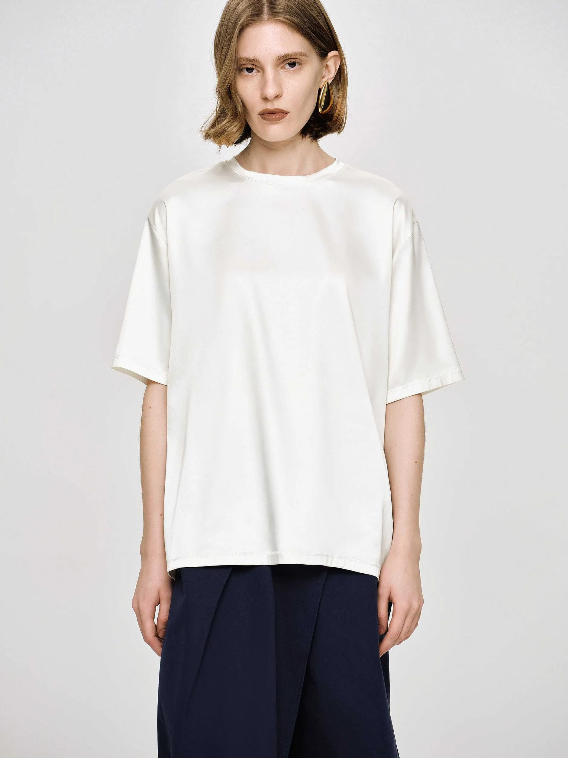 Frauen Source Unknown Zubehör<T-Shirt Aus Seidigem Satin, Weis