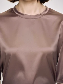 Frauen Source Unknown Zubehör<T-Shirt Aus Seidigem Satin, Red Bean