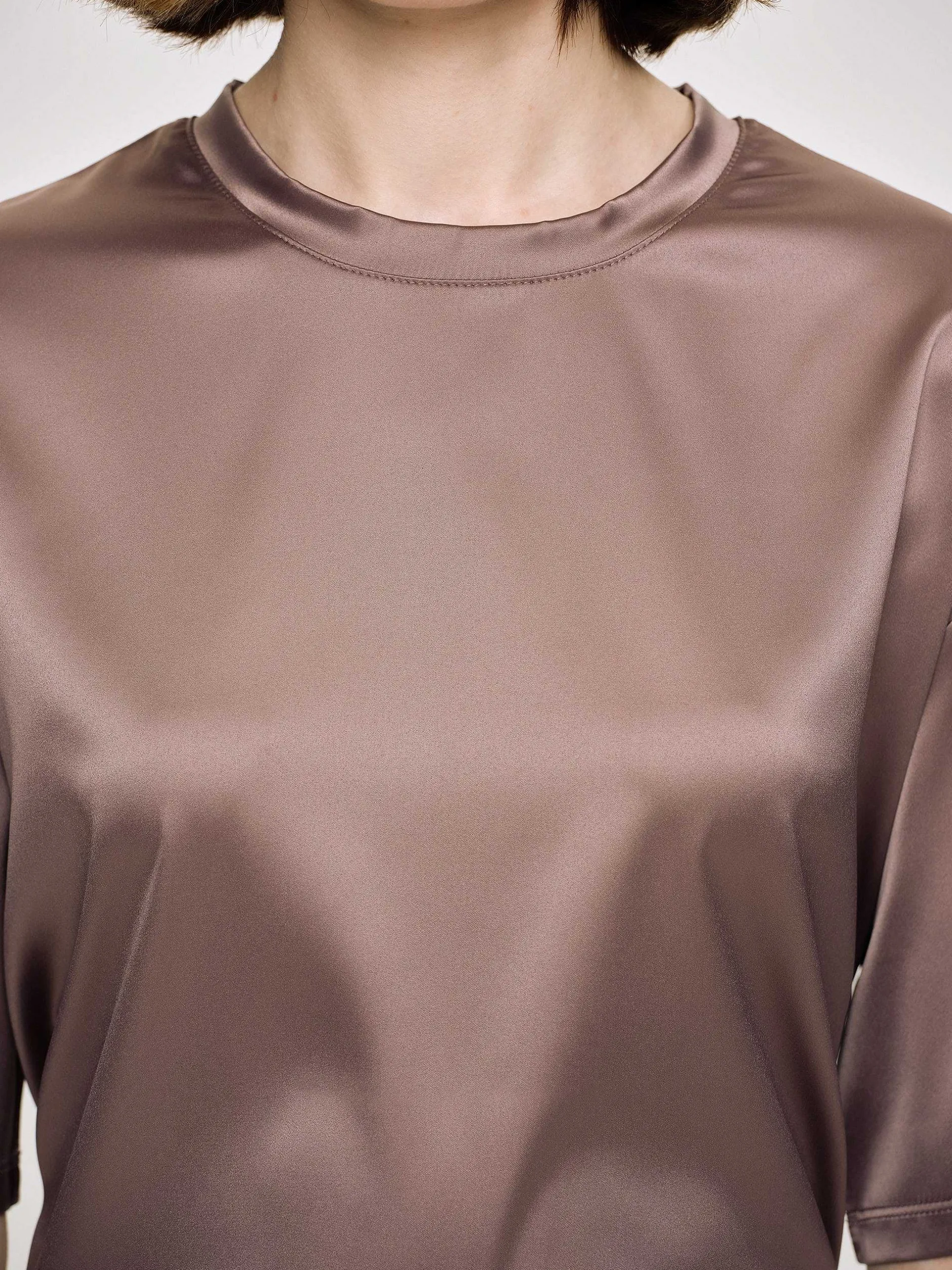 Frauen Source Unknown Zubehör<T-Shirt Aus Seidigem Satin, Red Bean