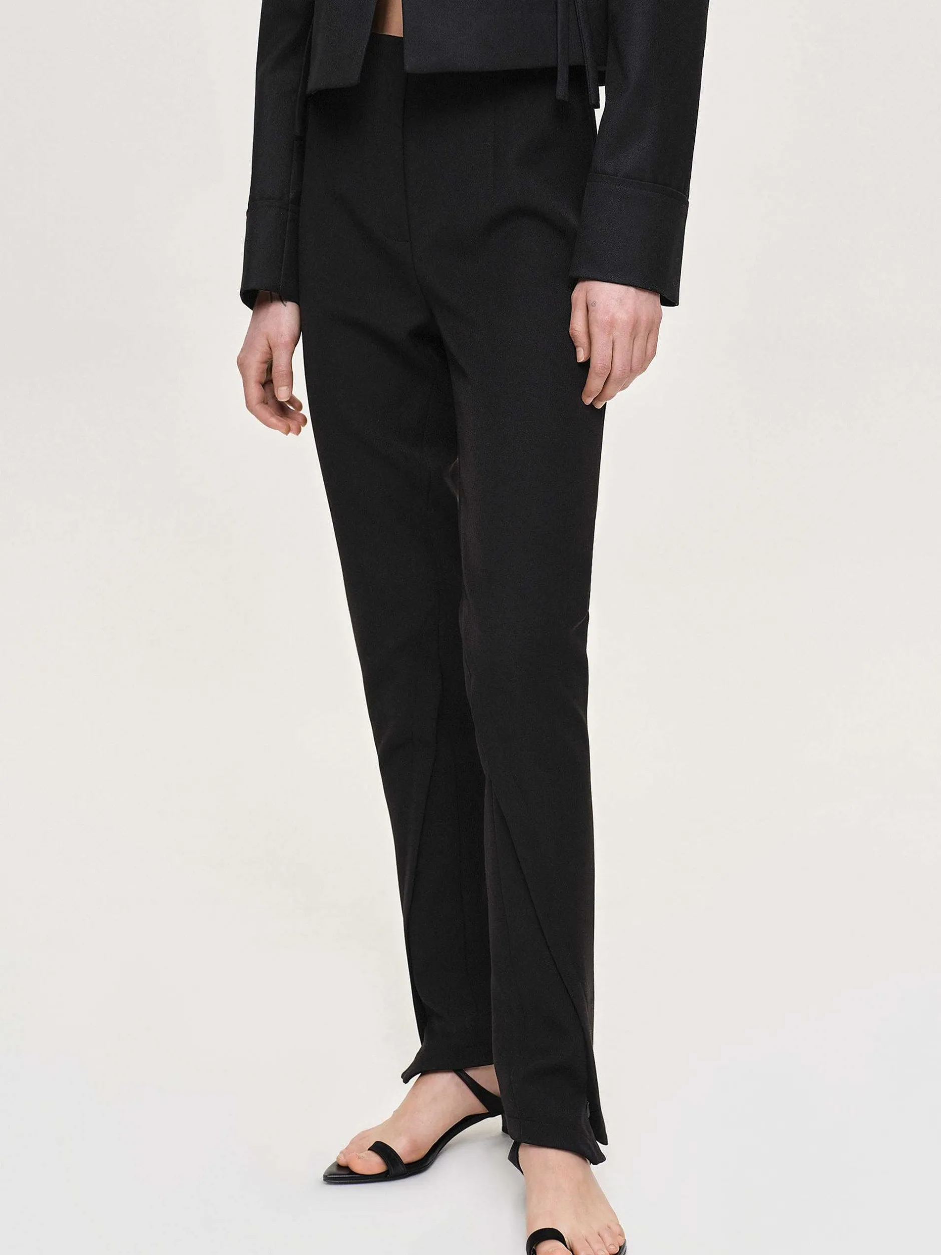 Frauen Source Unknown Kleidung<Tyia Schragschnitt-Slim-Hose, Schwarz